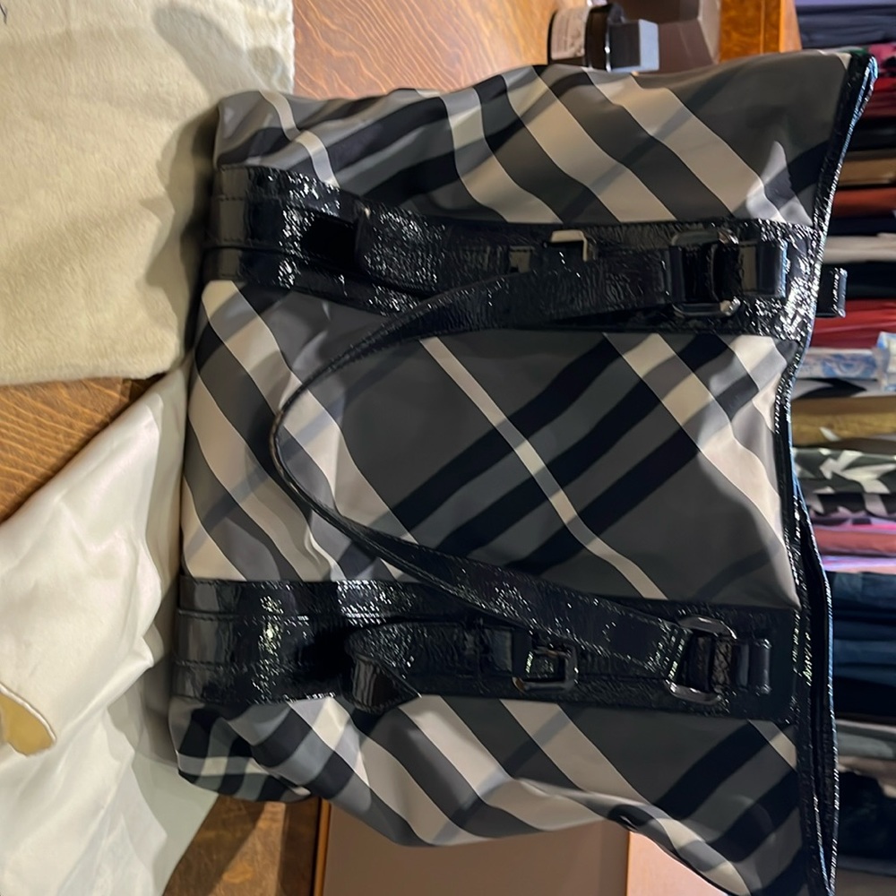 Burberry shoulder Bag.